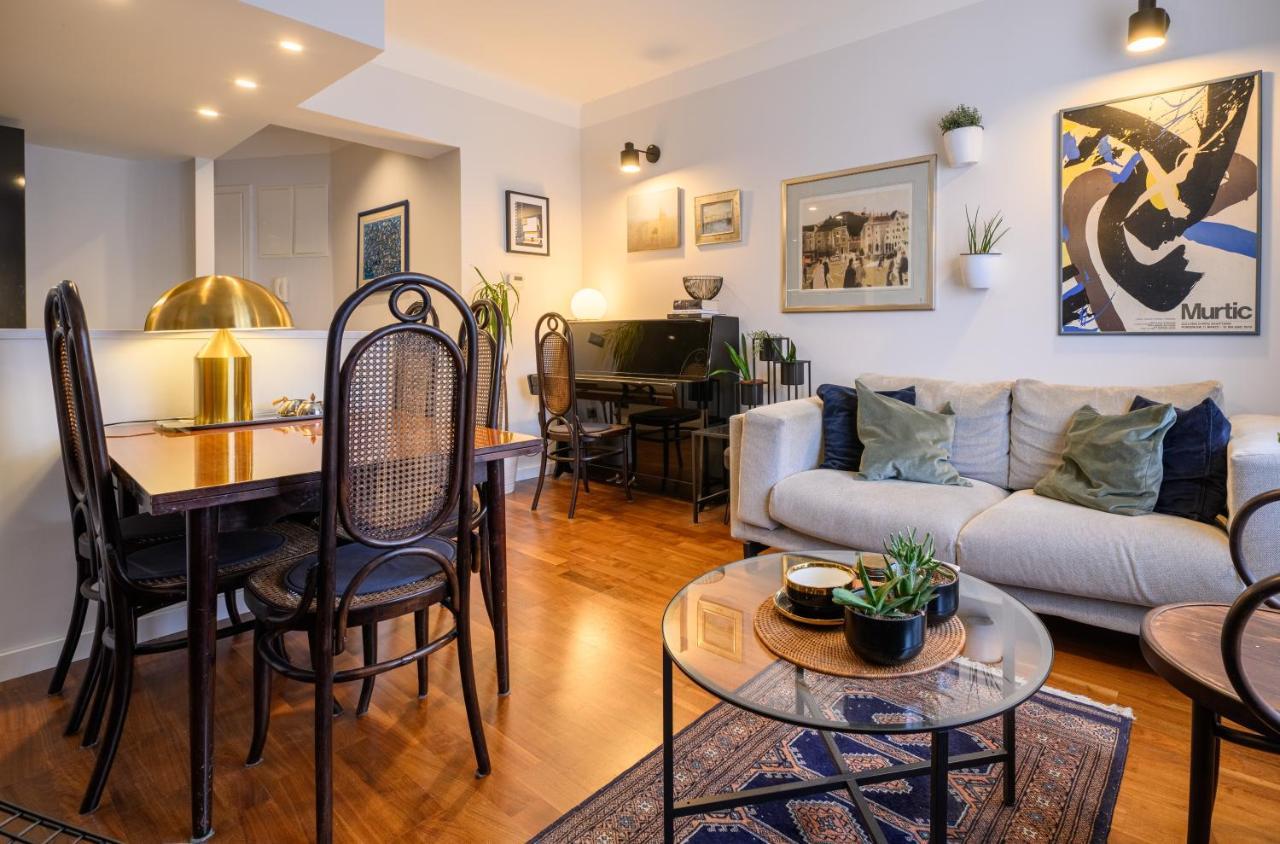 Designer Two-Bedroom Apartment สปลิท ภายนอก รูปภาพ