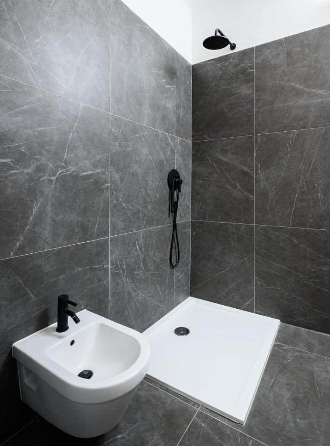 Designer Two-Bedroom Apartment สปลิท ภายนอก รูปภาพ