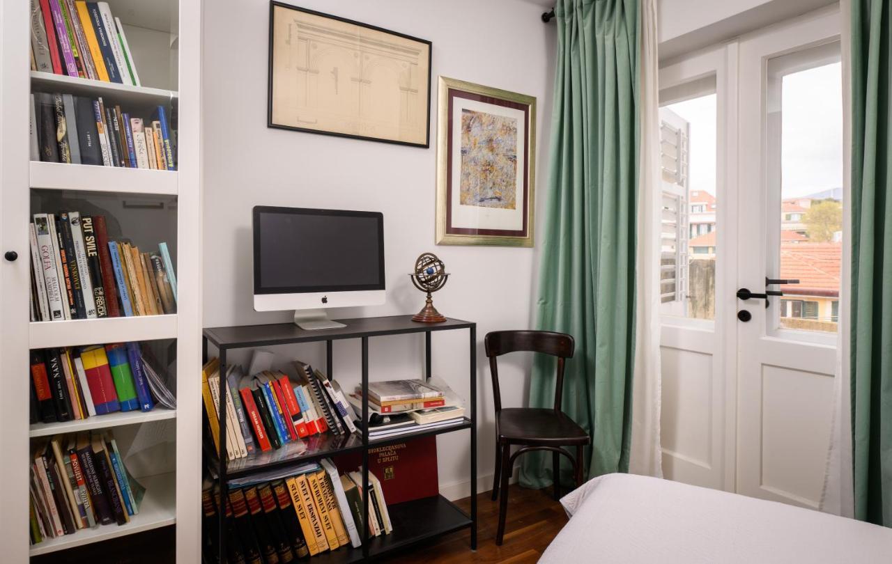 Designer Two-Bedroom Apartment สปลิท ภายนอก รูปภาพ