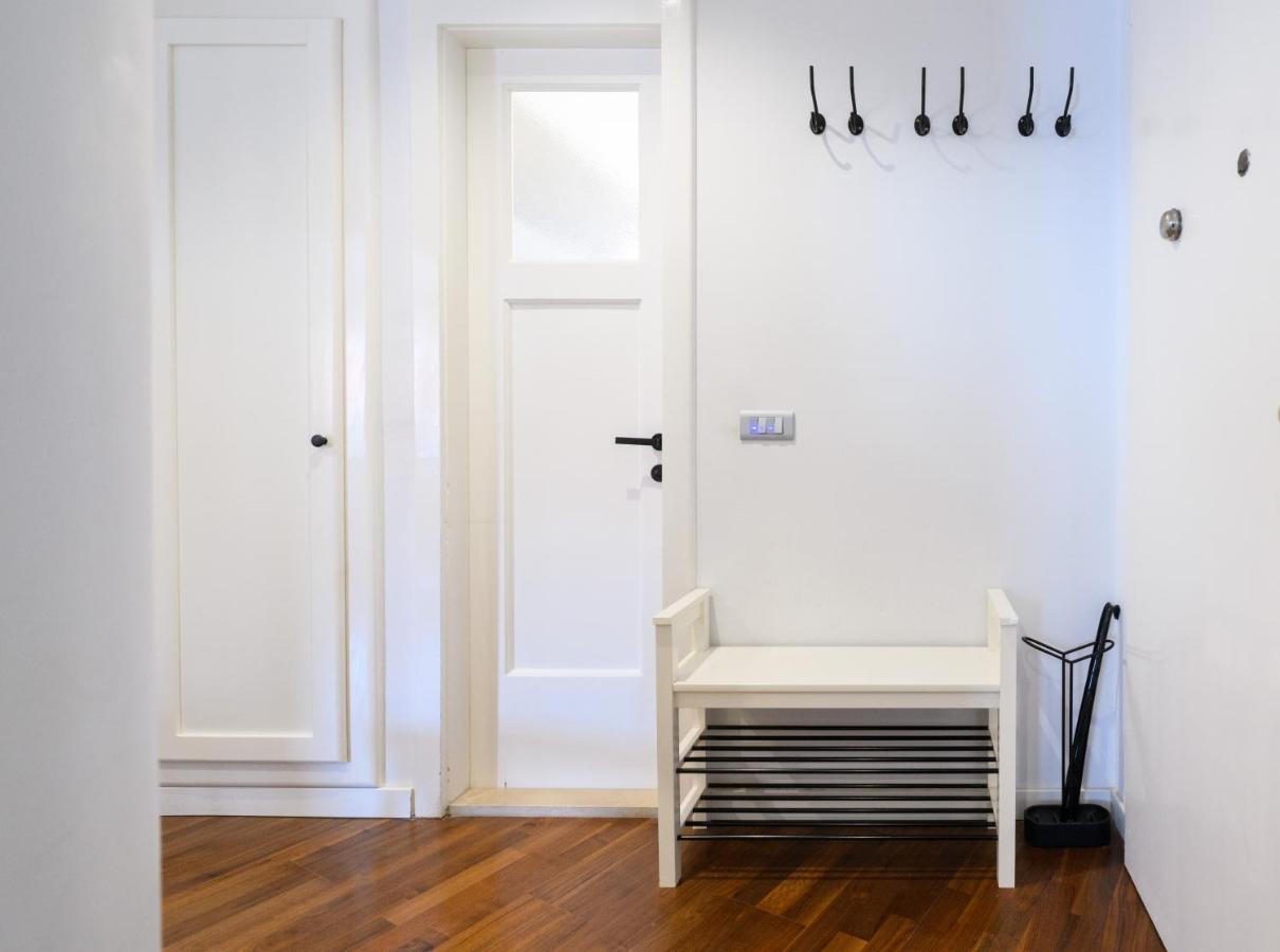 Designer Two-Bedroom Apartment สปลิท ภายนอก รูปภาพ