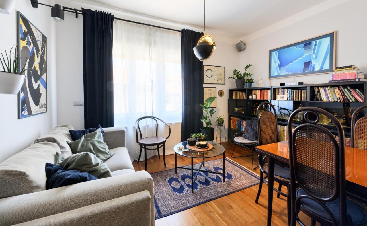 Designer Two-Bedroom Apartment สปลิท ภายนอก รูปภาพ