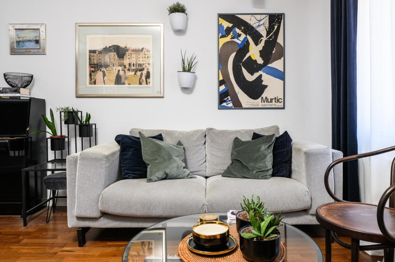 Designer Two-Bedroom Apartment สปลิท ภายนอก รูปภาพ