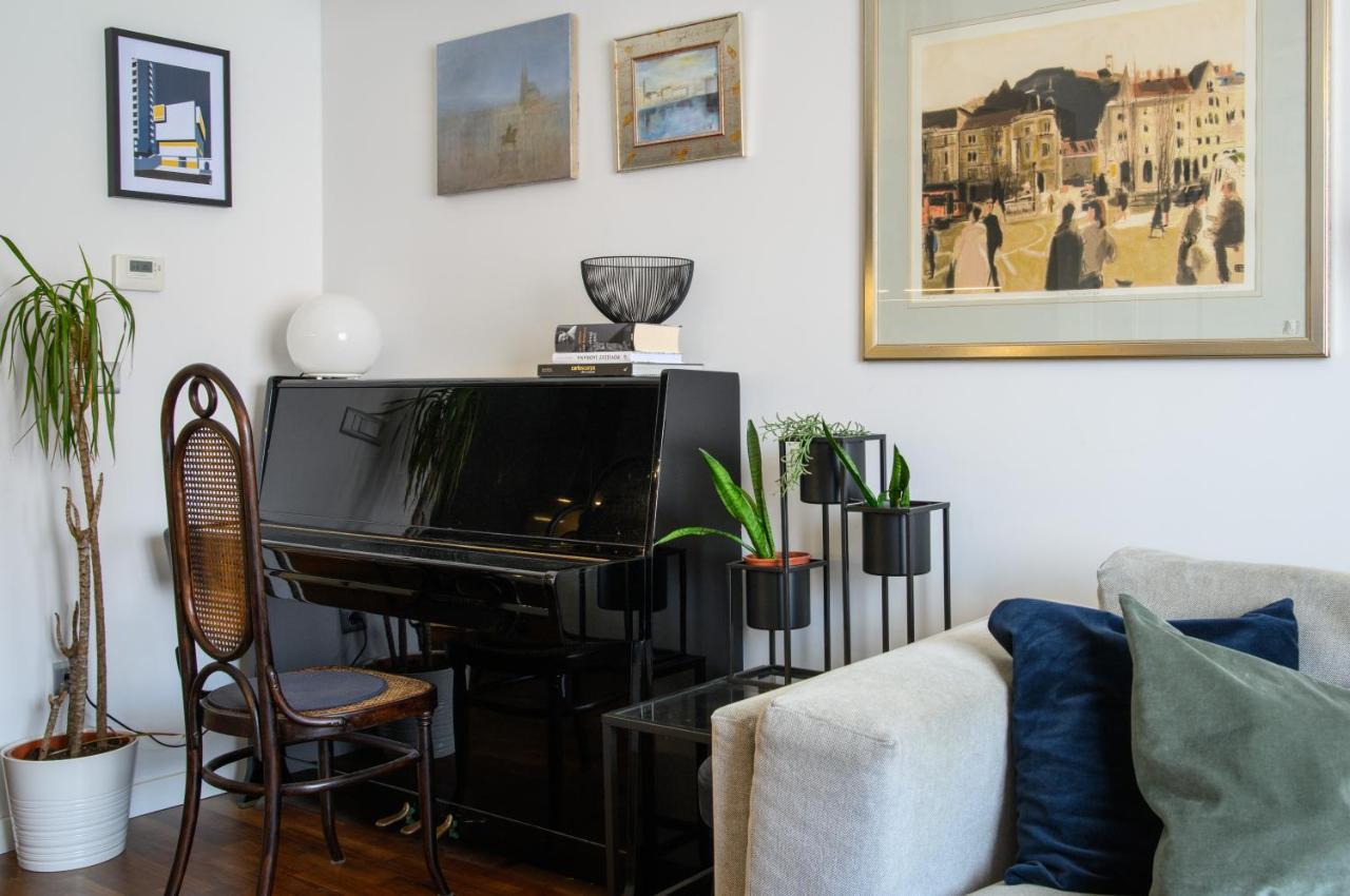 Designer Two-Bedroom Apartment สปลิท ภายนอก รูปภาพ