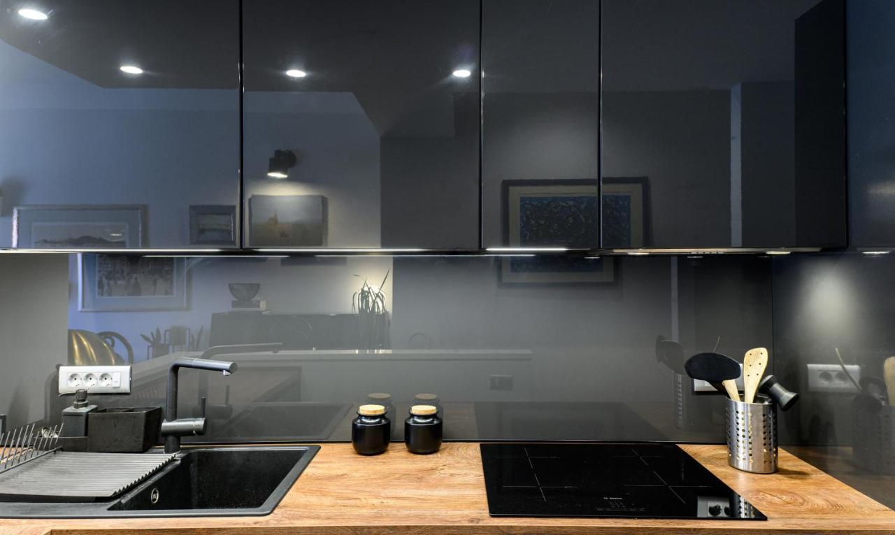 Designer Two-Bedroom Apartment สปลิท ภายนอก รูปภาพ