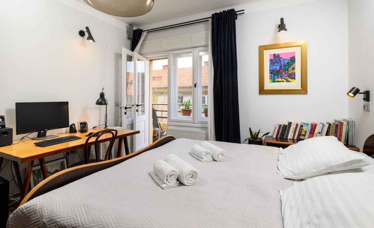 Designer Two-Bedroom Apartment สปลิท ภายนอก รูปภาพ