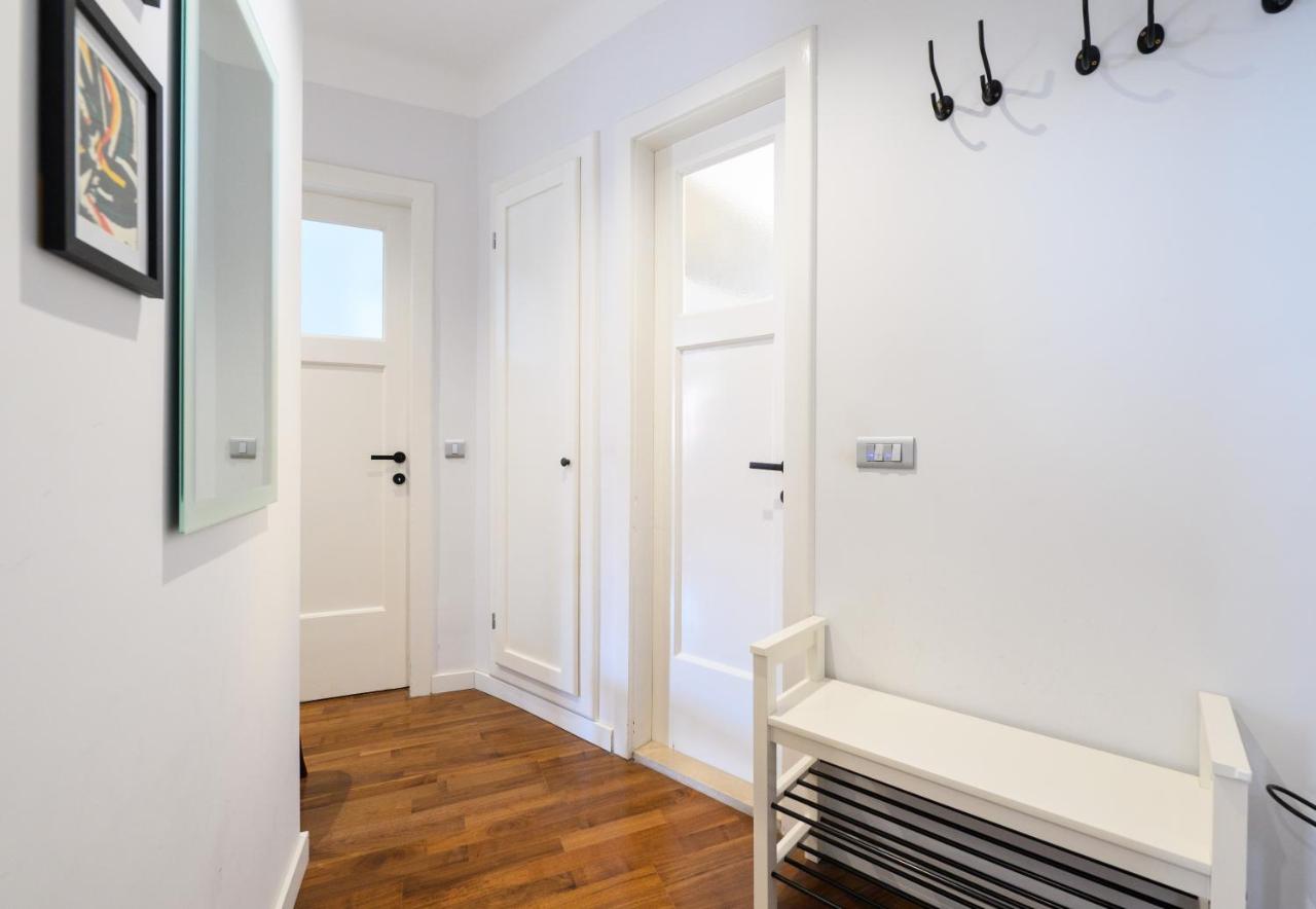 Designer Two-Bedroom Apartment สปลิท ภายนอก รูปภาพ