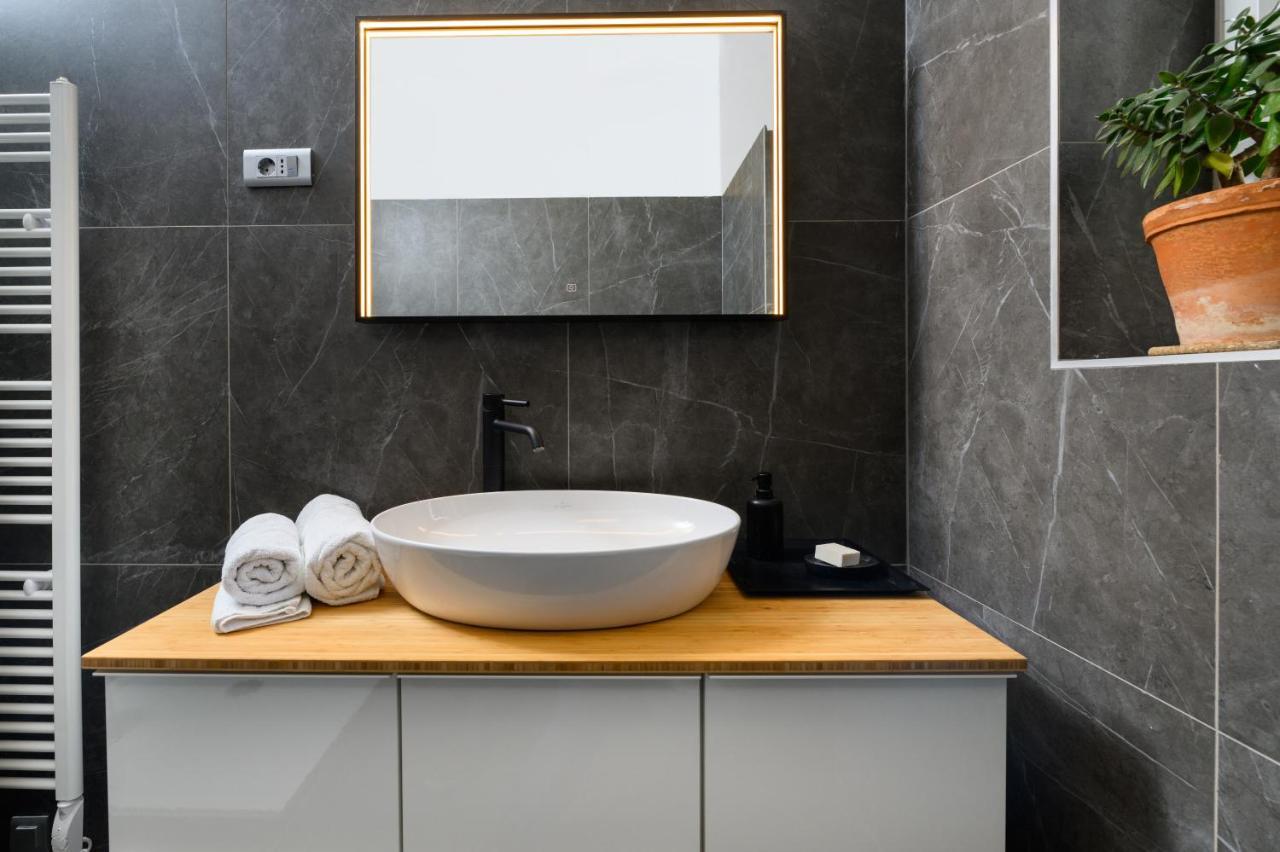 Designer Two-Bedroom Apartment สปลิท ภายนอก รูปภาพ