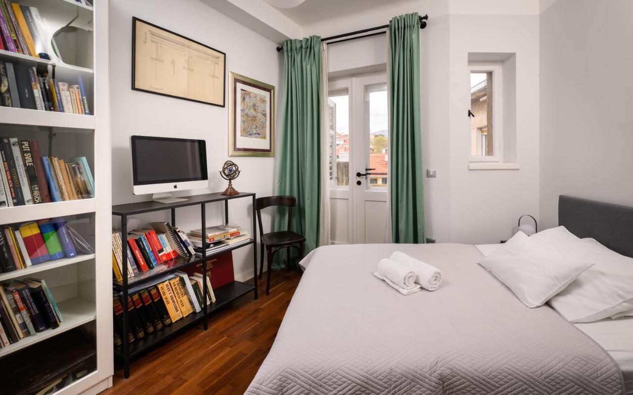 Designer Two-Bedroom Apartment สปลิท ภายนอก รูปภาพ