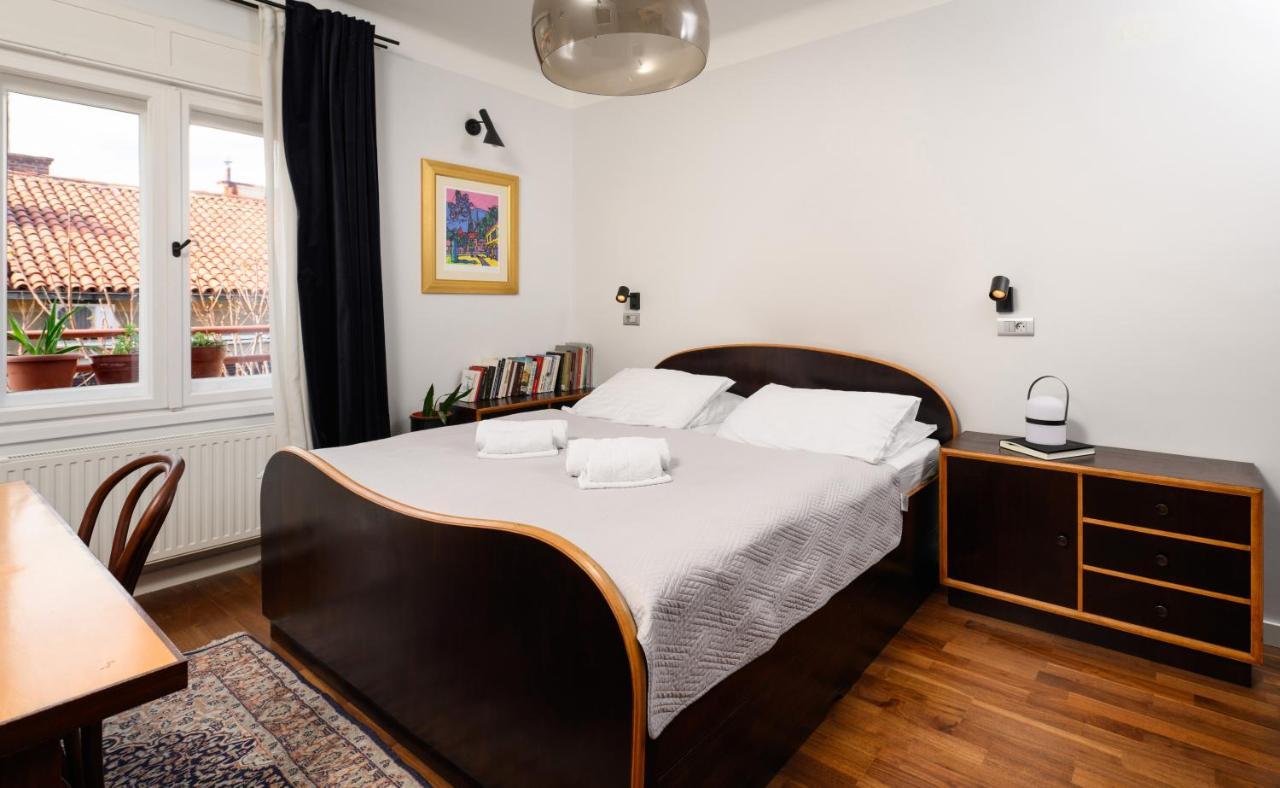 Designer Two-Bedroom Apartment สปลิท ภายนอก รูปภาพ